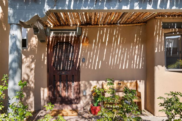 304 Alegre Street, Santa Fe, NM 87501