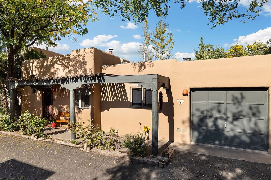 304 Alegre Street, Santa Fe, NM 87501