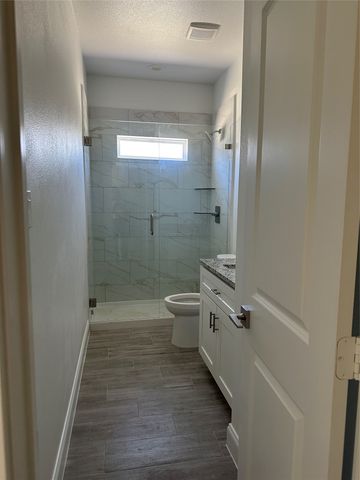 1320 Diceman Avenue, Dallas, TX 75203