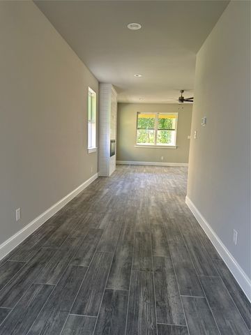 1320 Diceman Avenue, Dallas, TX 75203