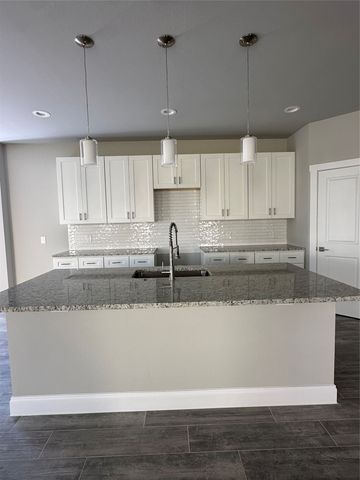 1320 Diceman Avenue, Dallas, TX 75203
