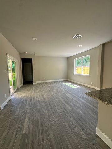 1320 Diceman Avenue, Dallas, TX 75203