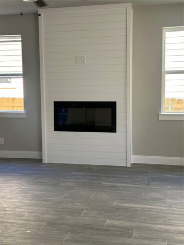 1320 Diceman Avenue, Dallas, TX 75203