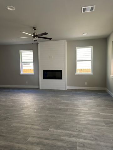 1320 Diceman Avenue, Dallas, TX 75203