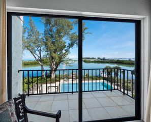490 N SHORE ROAD 6, Longboat Key, FL 34228