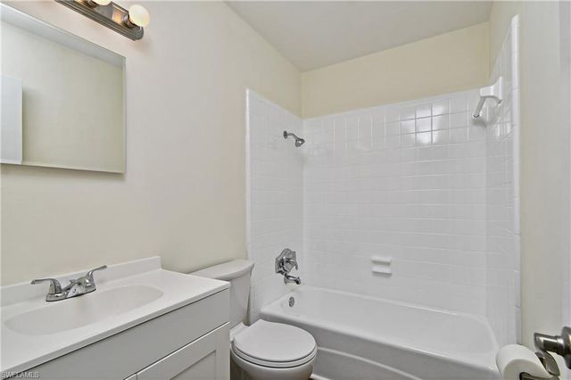 44 Tangelo CT, Lehigh Acres, FL 33936