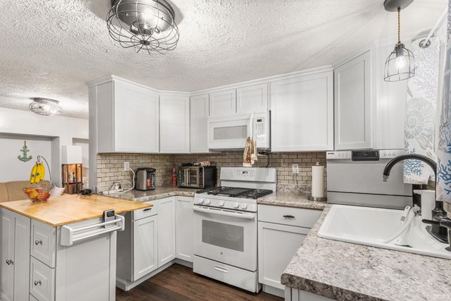 11896 W Breezy Point Drive, Monticello, IN 47960