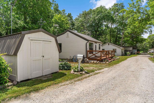 11896 W Breezy Point Drive, Monticello, IN 47960