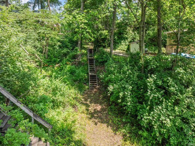 11896 W Breezy Point Drive, Monticello, IN 47960