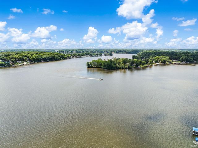11896 W Breezy Point Drive, Monticello, IN 47960