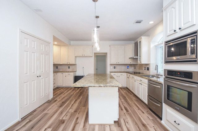 6303 Cool Water Drive, Sugar Land, TX 77479