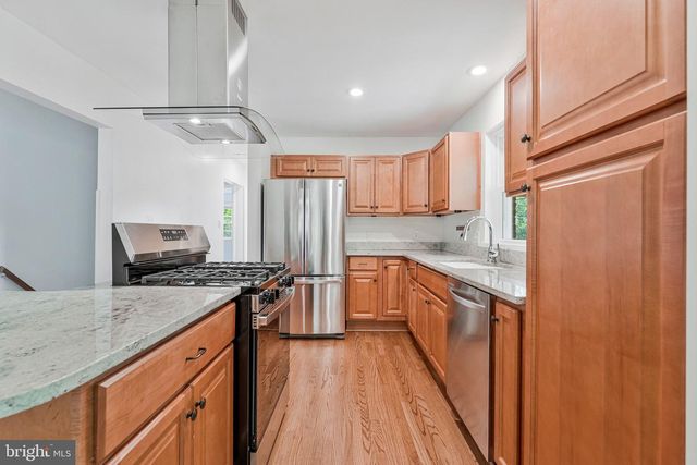 3160 RAVENWOOD DR, Falls Church, VA 22044