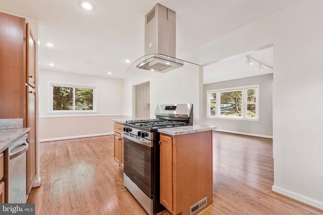 3160 RAVENWOOD DR, Falls Church, VA 22044