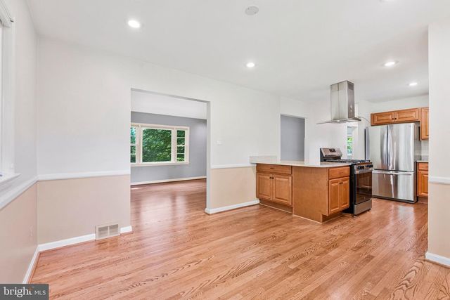 3160 RAVENWOOD DR, Falls Church, VA 22044