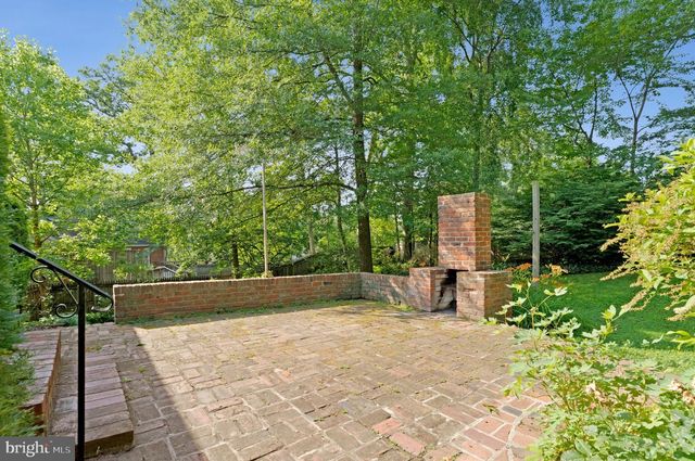 3160 RAVENWOOD DR, Falls Church, VA 22044