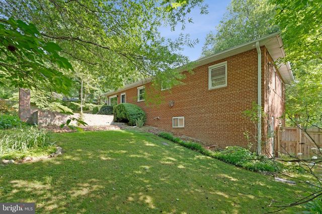 3160 RAVENWOOD DR, Falls Church, VA 22044