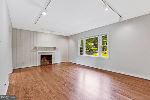 3160 RAVENWOOD DR, Falls Church, VA 22044