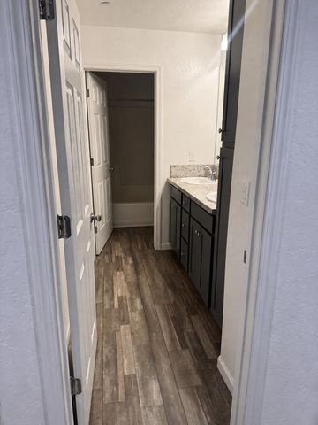 6622 E Berkeley Avenue, Fresno, CA 93727
