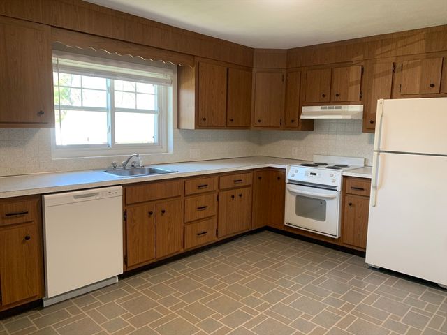 145 Emerson Garden 145, Lexington, MA 02420