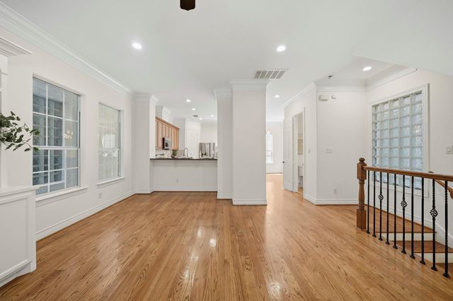 1525 Rosewood Street, Houston, TX 77004