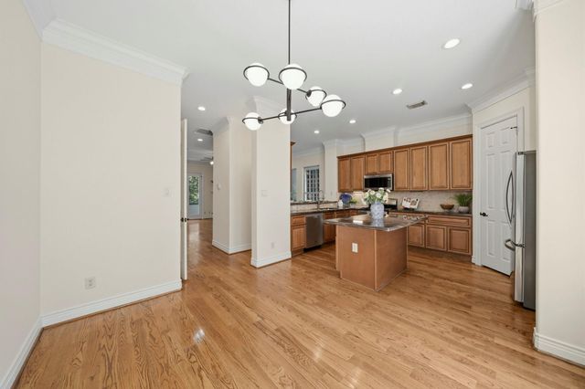 1525 Rosewood Street, Houston, TX 77004