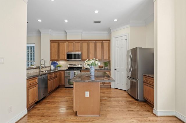 1525 Rosewood Street, Houston, TX 77004
