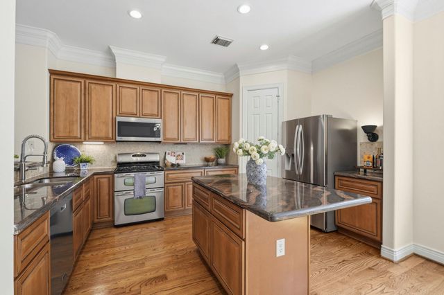 1525 Rosewood Street, Houston, TX 77004