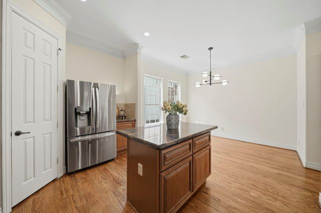 1525 Rosewood Street, Houston, TX 77004