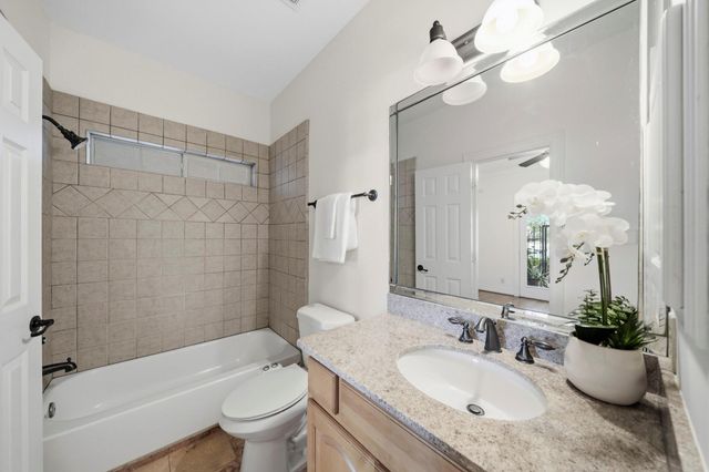 1525 Rosewood Street, Houston, TX 77004