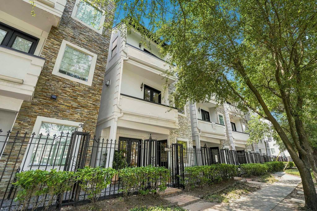 1525 Rosewood Street, Houston, TX 77004