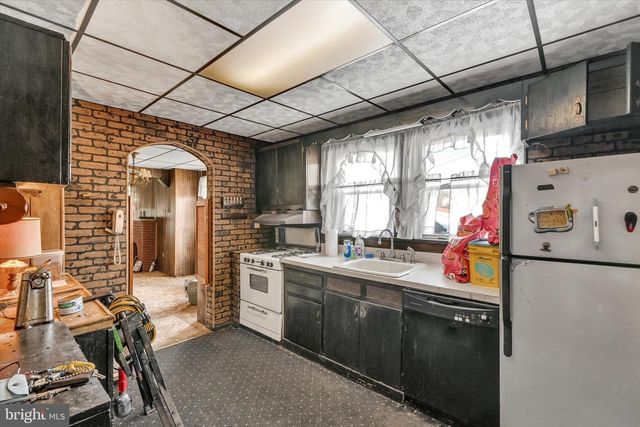 32 S JACKSON ST, Pottsville, PA 17901