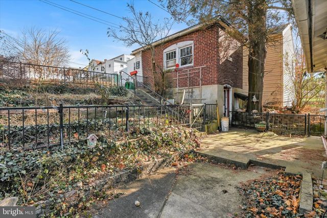 32 S JACKSON ST, Pottsville, PA 17901