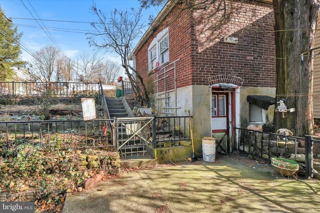 32 S JACKSON ST, Pottsville, PA 17901