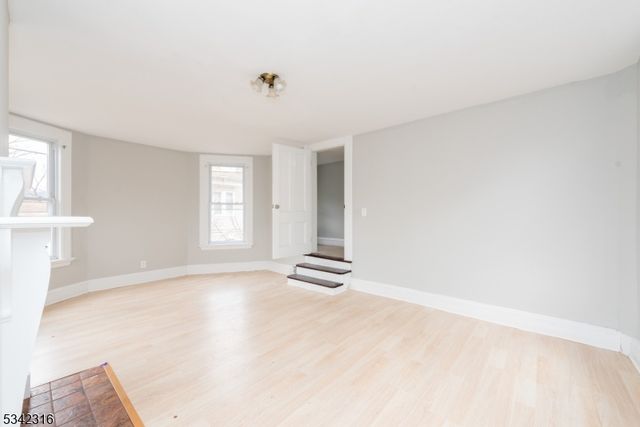 122 Milligan Pl, South Orange Village Twp., NJ 07079