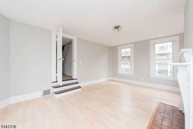 122 Milligan Pl, South Orange Village Twp., NJ 07079