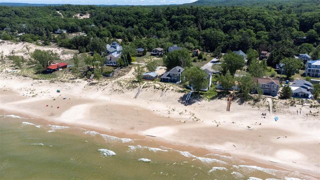 55 S Lighthouse Drive, Mears, MI 49436