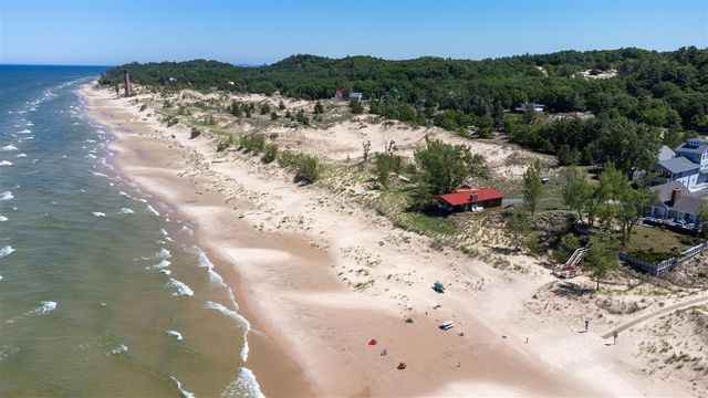 55 S Lighthouse Drive, Mears, MI 49436