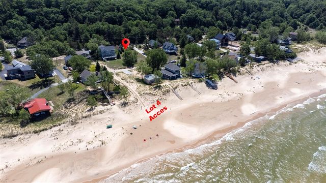 55 S Lighthouse Drive, Mears, MI 49436