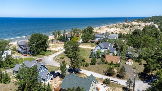 55 S Lighthouse Drive, Mears, MI 49436