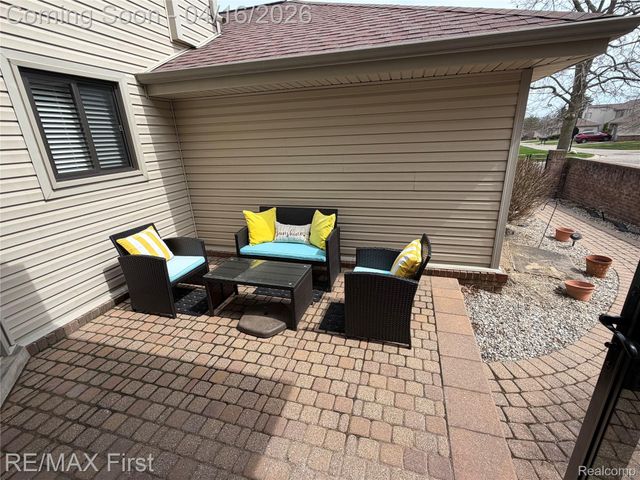 29349 W Chanticleer Drive, Southfield, MI 48034
