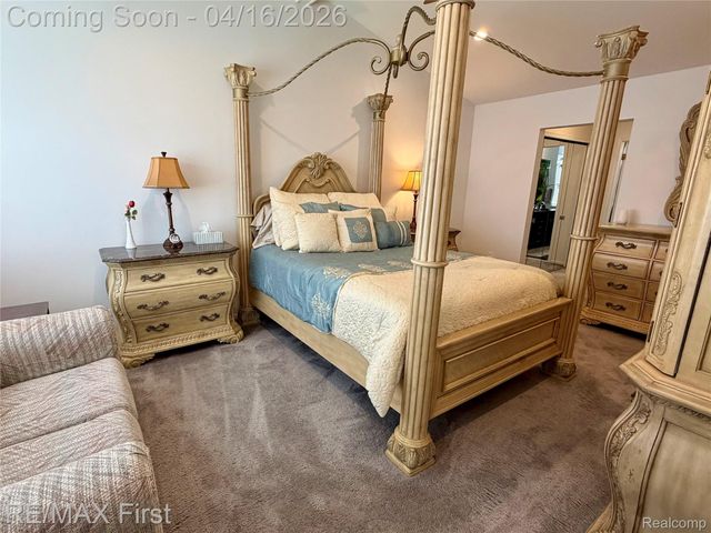 29349 W Chanticleer Drive, Southfield, MI 48034