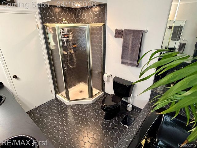 29349 W Chanticleer Drive, Southfield, MI 48034