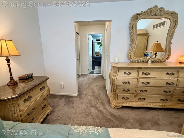 29349 W Chanticleer Drive, Southfield, MI 48034