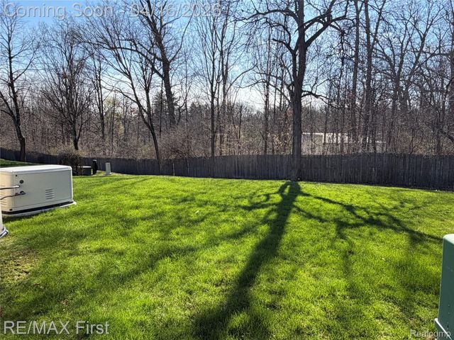 29349 W Chanticleer Drive, Southfield, MI 48034