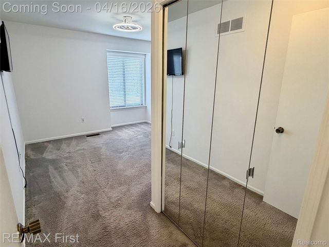 29349 W Chanticleer Drive, Southfield, MI 48034