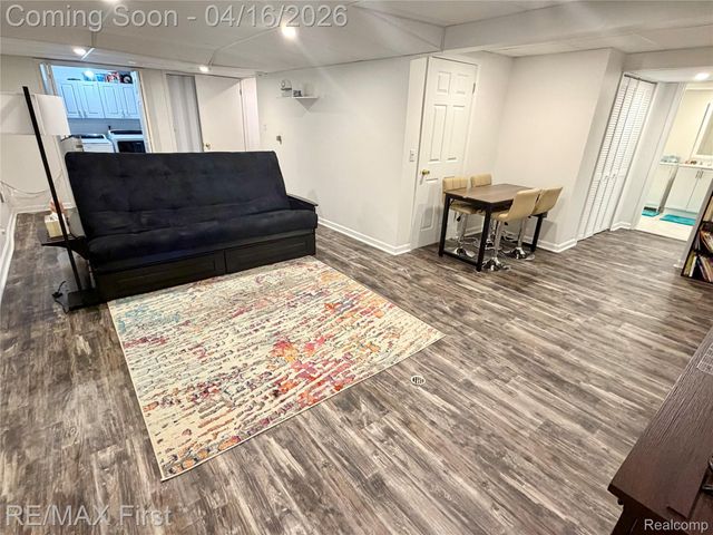 29349 W Chanticleer Drive, Southfield, MI 48034