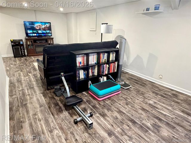 29349 W Chanticleer Drive, Southfield, MI 48034