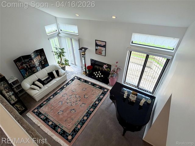 29349 W Chanticleer Drive, Southfield, MI 48034
