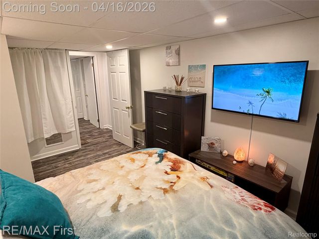 29349 W Chanticleer Drive, Southfield, MI 48034