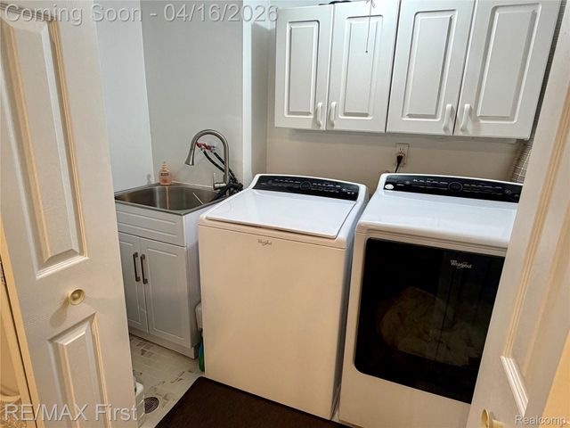 29349 W Chanticleer Drive, Southfield, MI 48034